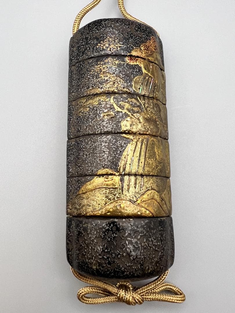 蒔絵五段印籠 風景図蒔絵 金梨地 瓢箪仙人牙根付 瑪瑙 緒締 精細細工 明治時代