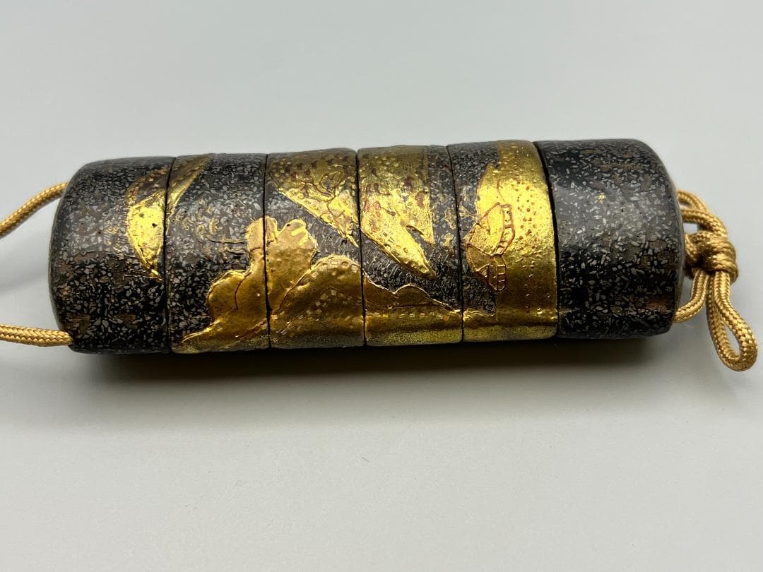 蒔絵五段印籠 風景図蒔絵 金梨地 瓢箪仙人牙根付 瑪瑙 緒締 精細細工 明治時代