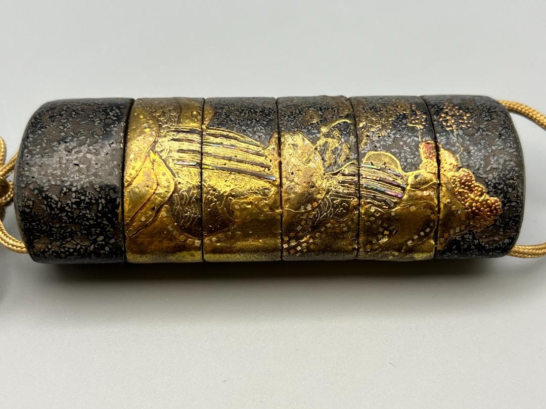 蒔絵五段印籠 風景図蒔絵 金梨地 瓢箪仙人牙根付 瑪瑙 緒締 精細細工 明治時代