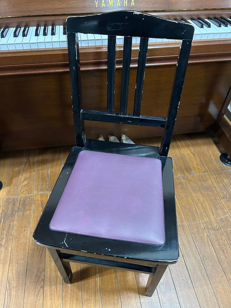 トムソン椅子　背もたれ付きピアノ椅子　メーカー不明