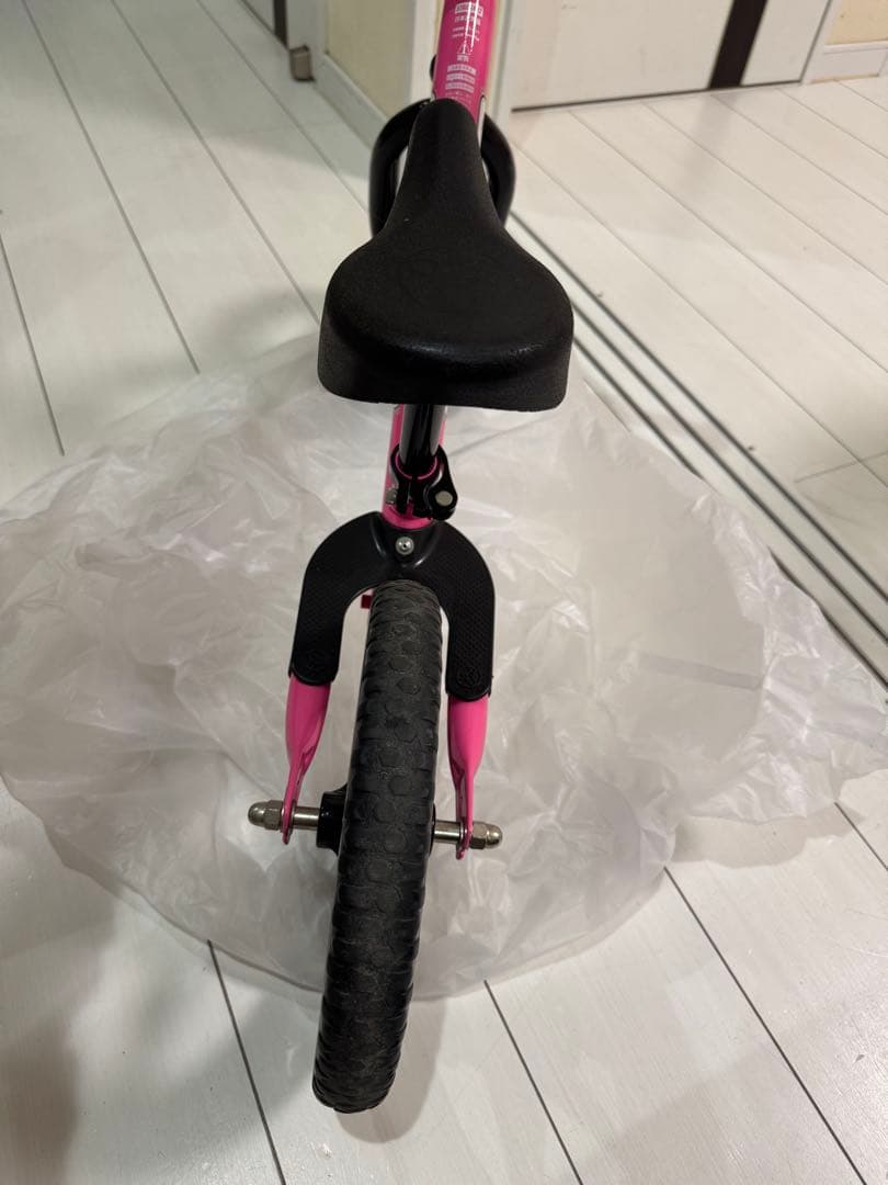 美品　STRIDER クラシック　バランスバイク 12インチ ピンク