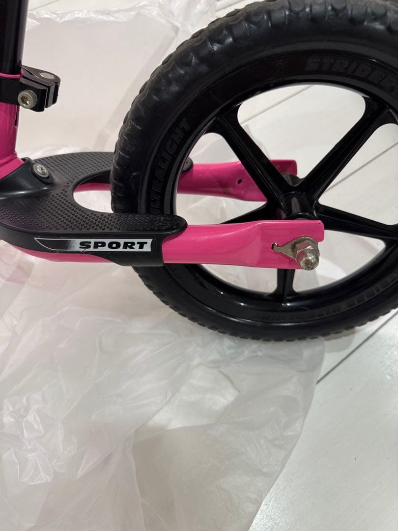 美品　STRIDER クラシック　バランスバイク 12インチ ピンク