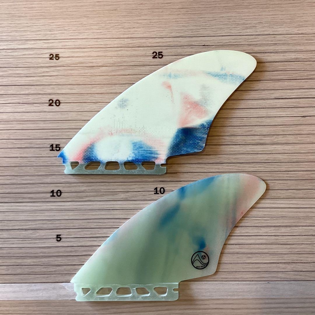 新品　ツインフィン 素材：グラスファイバー T.H.E D.A.Y