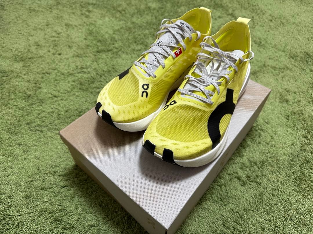 オン クラウドブーム ストライクレーシング