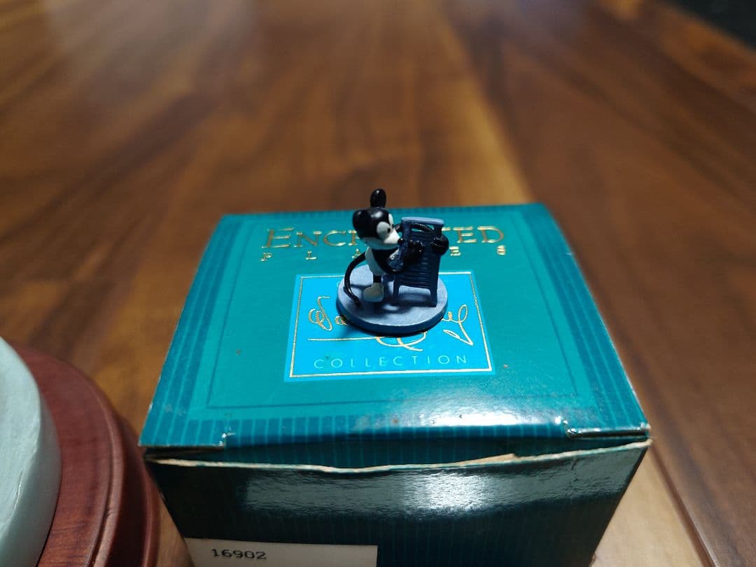 WDCC ウォルトディズニー 蒸気船ウィリー　ミッキーフィギュア付き