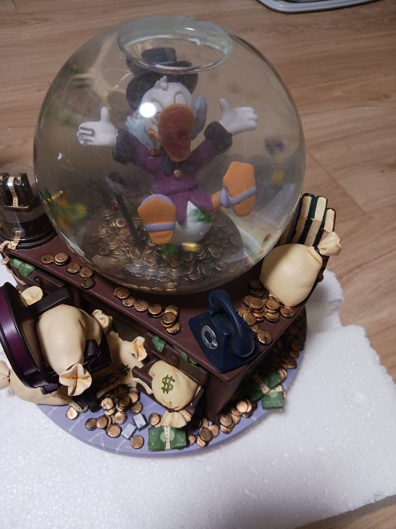 送料込み！ディズニー　スクルージマクダック　スノーグローブ