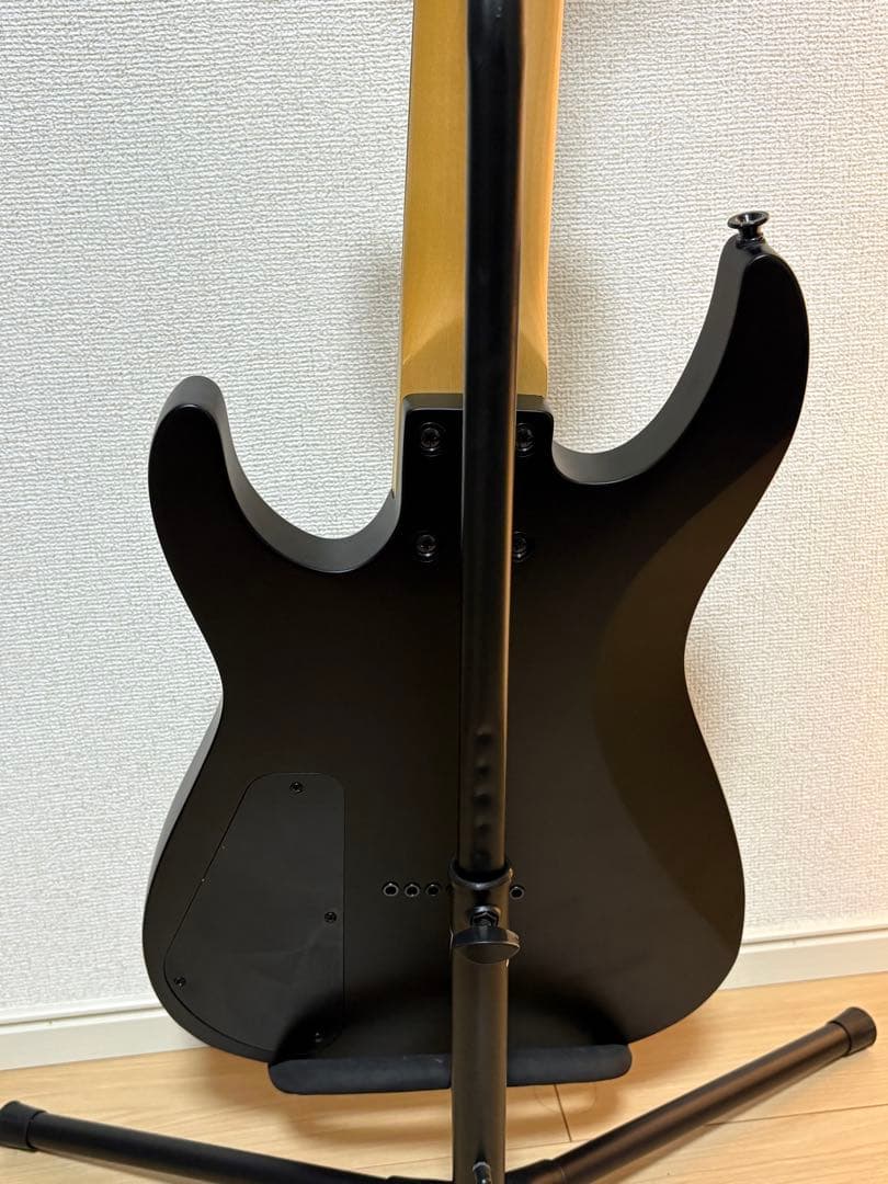 Jackson 7弦 エレキギター JS22-7 ブラック、スタンド付き