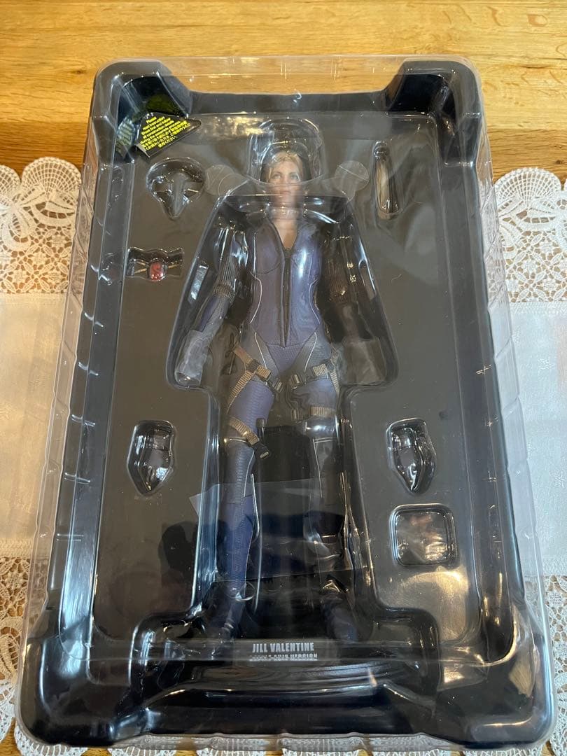 ホットトイズ　バイオハザード5 ジル・バレンタイン バトルスーツ版 フィギュア