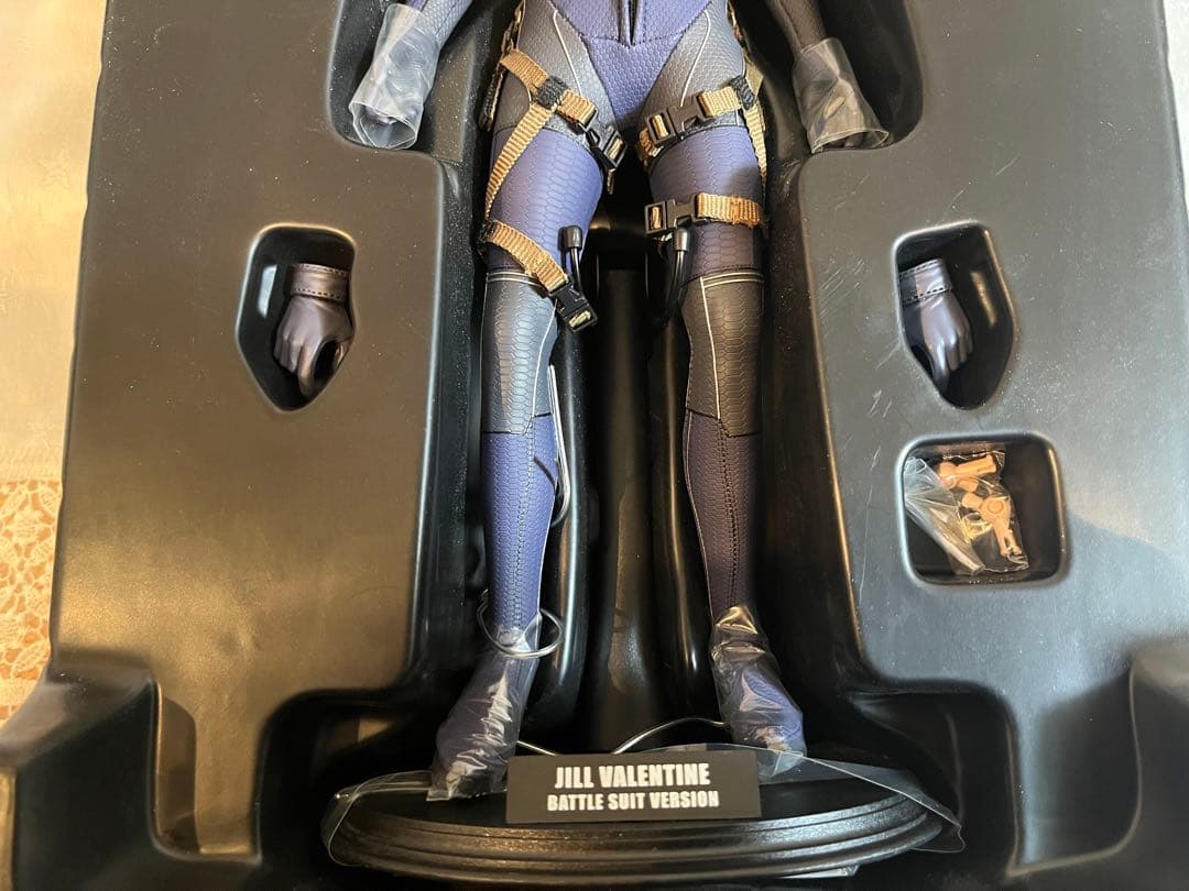 ホットトイズ　バイオハザード5 ジル・バレンタイン バトルスーツ版 フィギュア