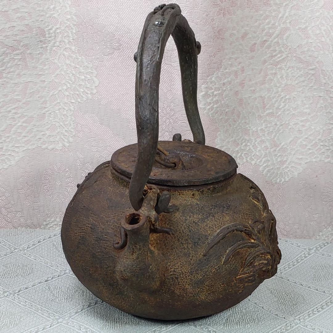 ◆『亀文堂 日本梅泉 饕餮紋蓋 銀象嵌提手 爛地紋 鉄瓶』 ◆検）安之介 龍文堂