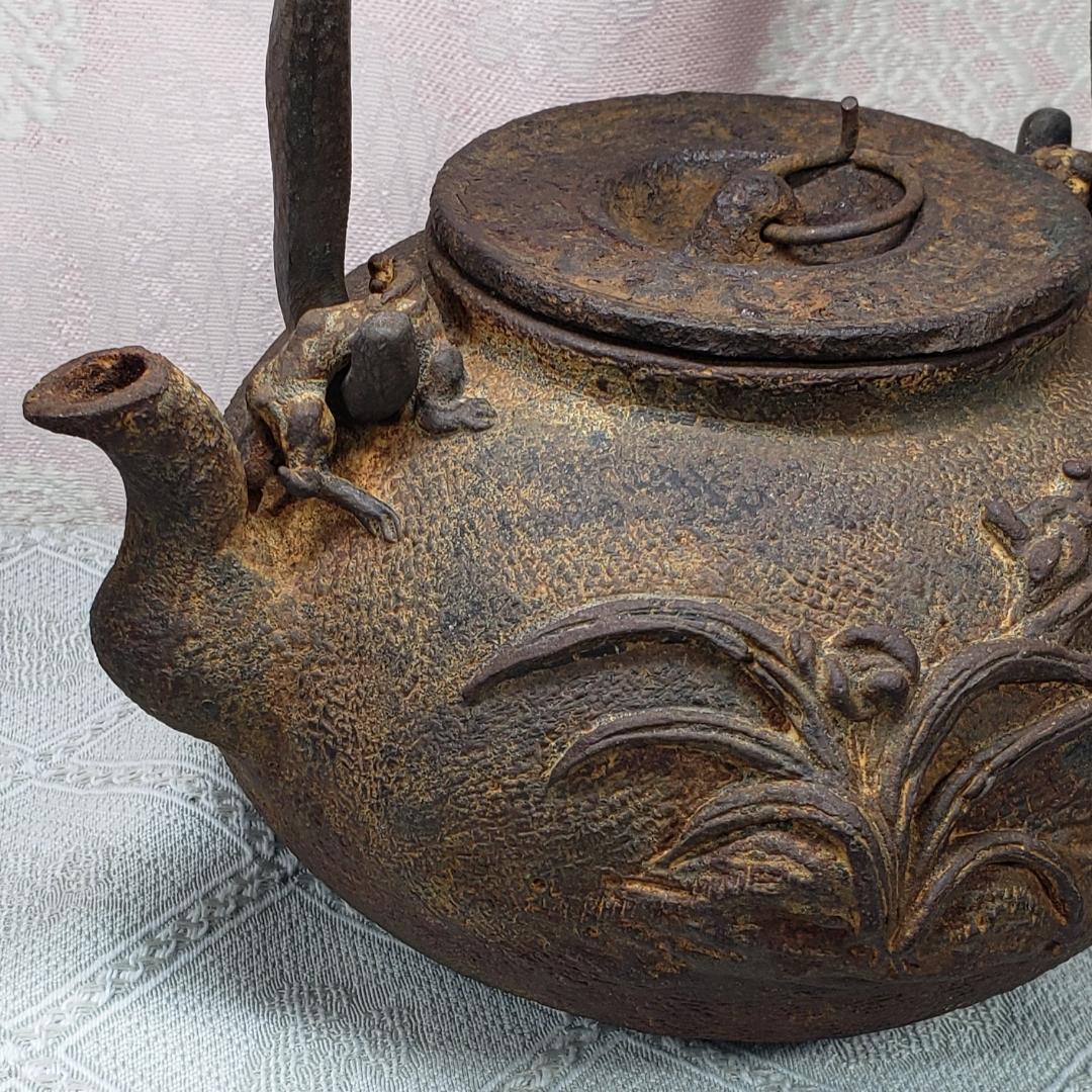 ◆『亀文堂 日本梅泉 饕餮紋蓋 銀象嵌提手 爛地紋 鉄瓶』 ◆検）安之介 龍文堂