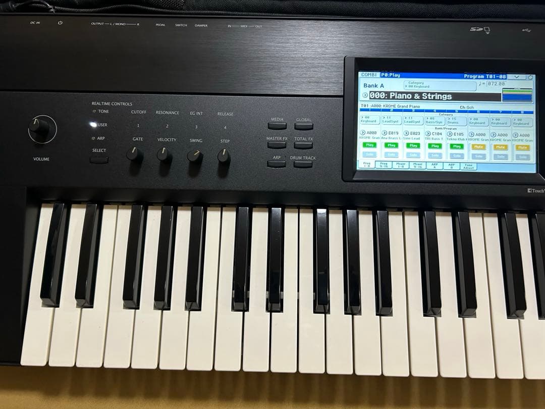 KORG KROME 61鍵 シンセサイザー ミュージックワークステーション