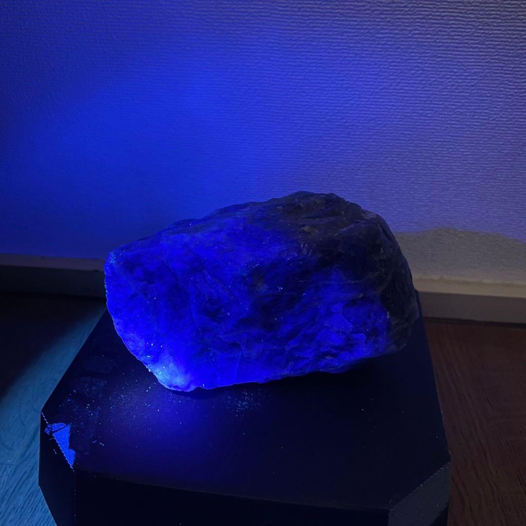 蛍光鉱物　強蛍光フローライト　約1,200g 産地湖南省　蛍石