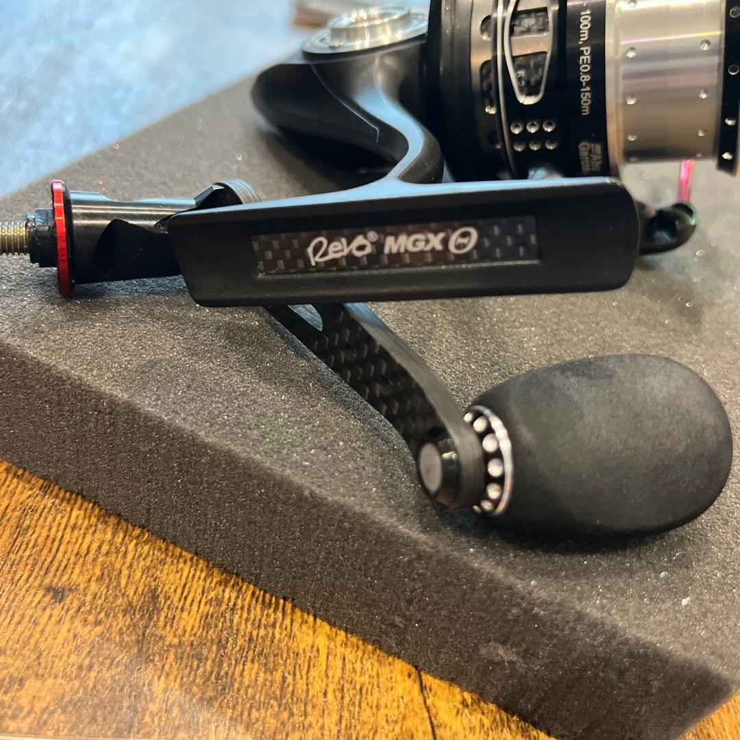 リール REVO MGX THETA 2500SH