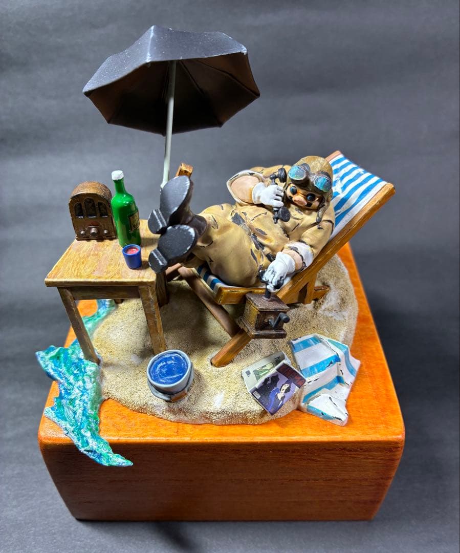 【完成品】ファインモールド紅の豚(アジトのポルコ)台座付き塗装済み完成品