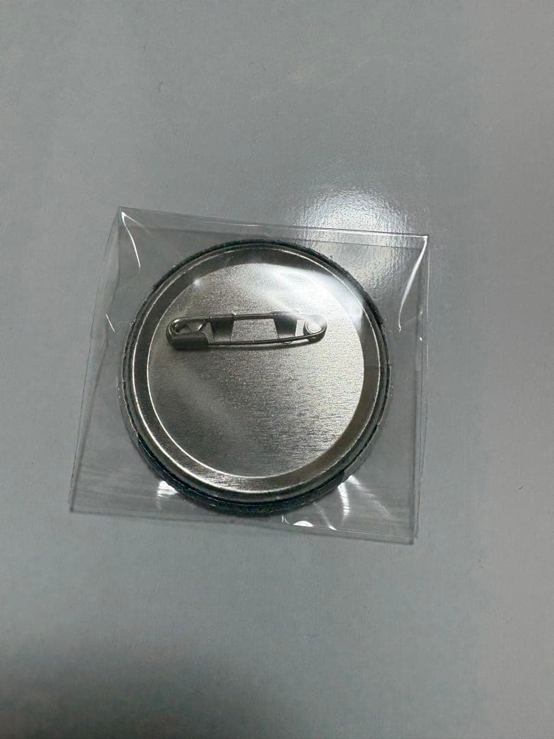 進撃の巨人　attack 音 体感2 缶バッジ　エレン　ポスタービジュアル