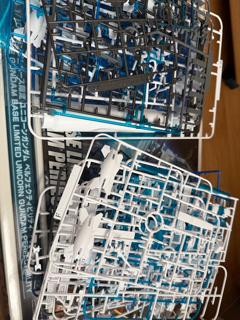 MG 1/100　ユニコーンガンダム　ペルフェクティビリティ　【組み立て済】