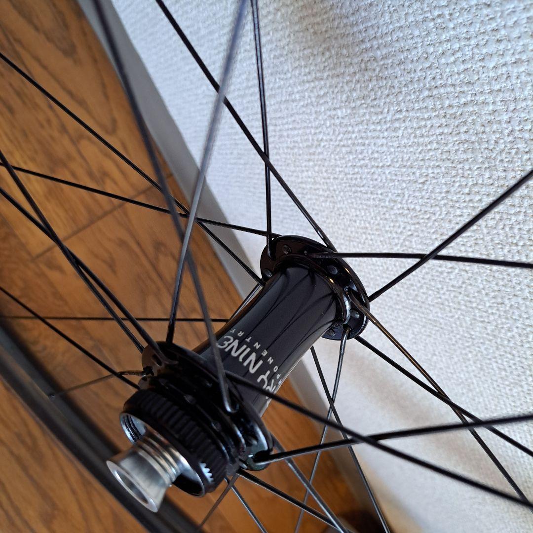 REVEL BIKE RW23カーボングラベルホイール リアスポーク１本折れ