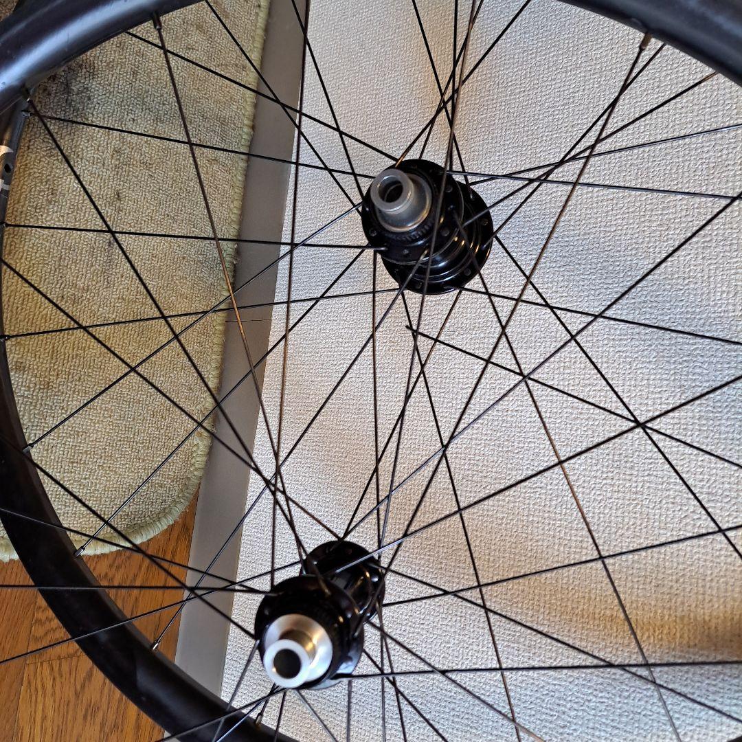 REVEL BIKE RW23カーボングラベルホイール リアスポーク１本折れ
