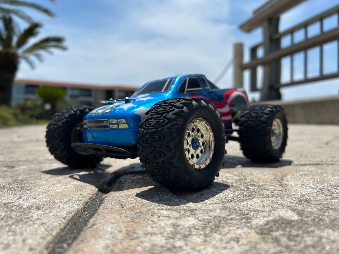 フルカスタム　アソシエイテッド　rc18mt モンスタートラック　スペアパーツ付