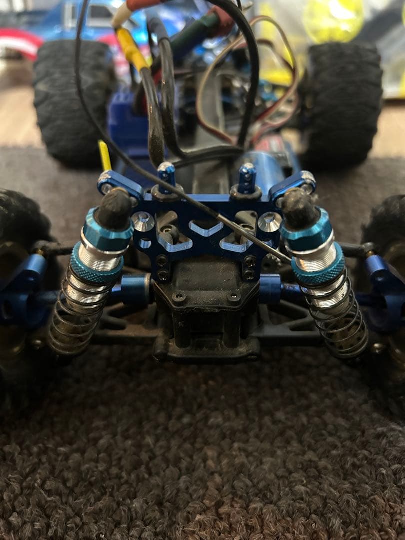 フルカスタム　アソシエイテッド　rc18mt モンスタートラック　スペアパーツ付