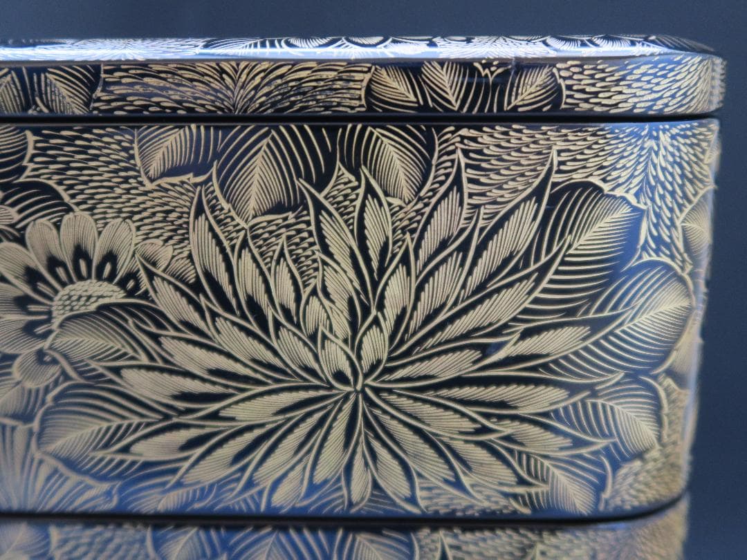 【輪島塗】極上総菊詰沈金 五段重箱 内朱塗 隅丸 蓋横菊彫 天然木 共箱