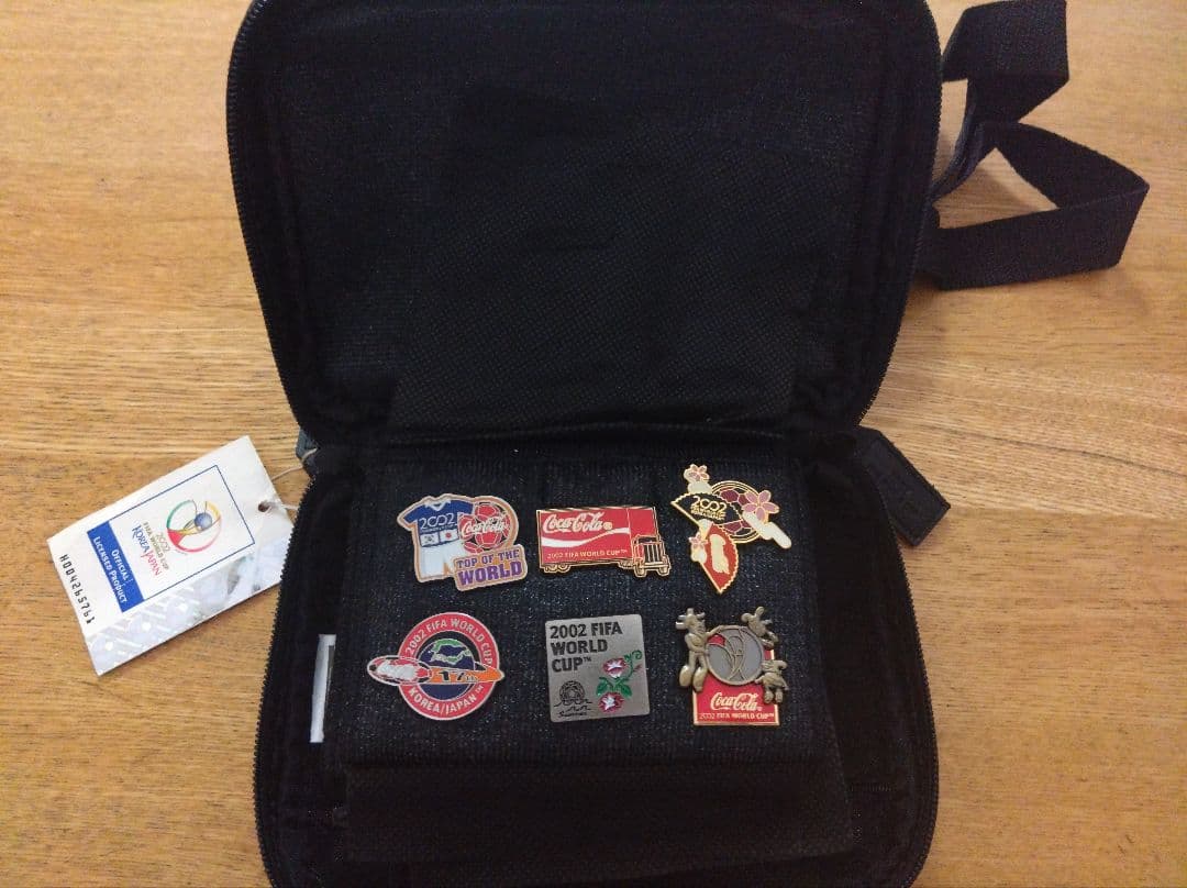 ピンバッジセット ケース付 サッカー2002日韓W杯