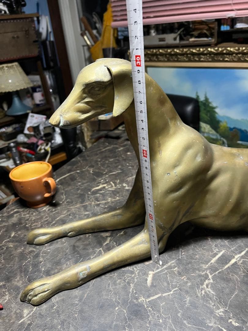 犬の置物　イングリッシュグレイハウンド　 真鍮製、オブジェ　真鍮製の犬