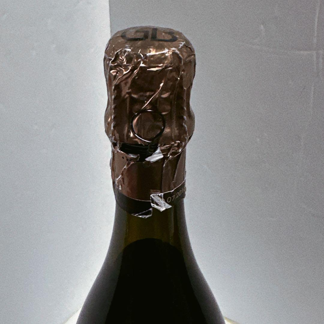 ゲオルグ・ブロイヤー陶器が張り付けてあり、高級感もあります。辛口ワイン