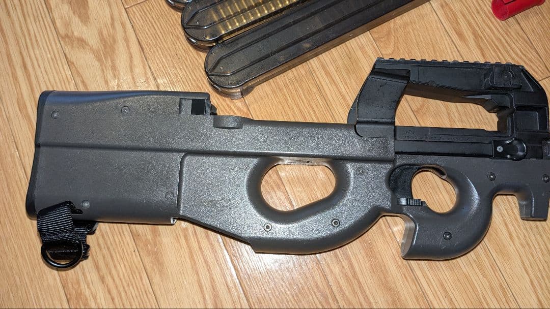 マルイ スタンダード電動ガン P90TR中古品。合法品。18歳以上用。