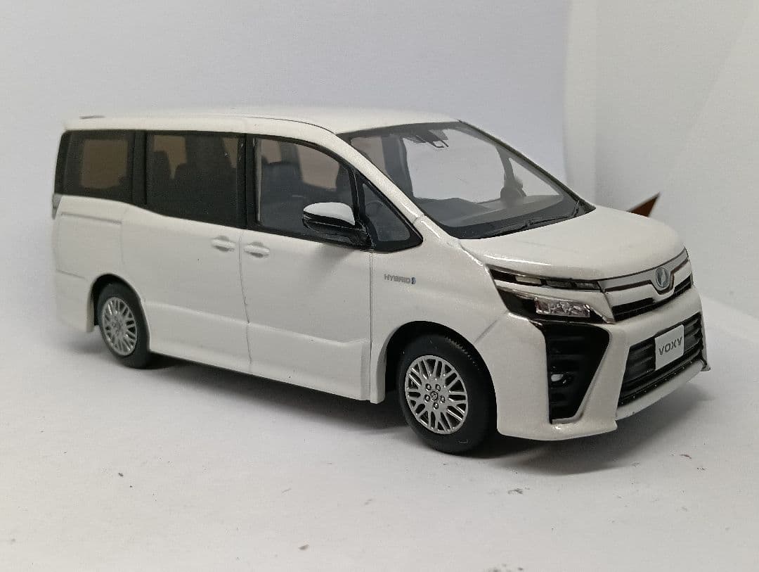 トヨタ　ヴォクシー　カラーサンプル　ミニカー　1/30　色見本　ホワイト　白