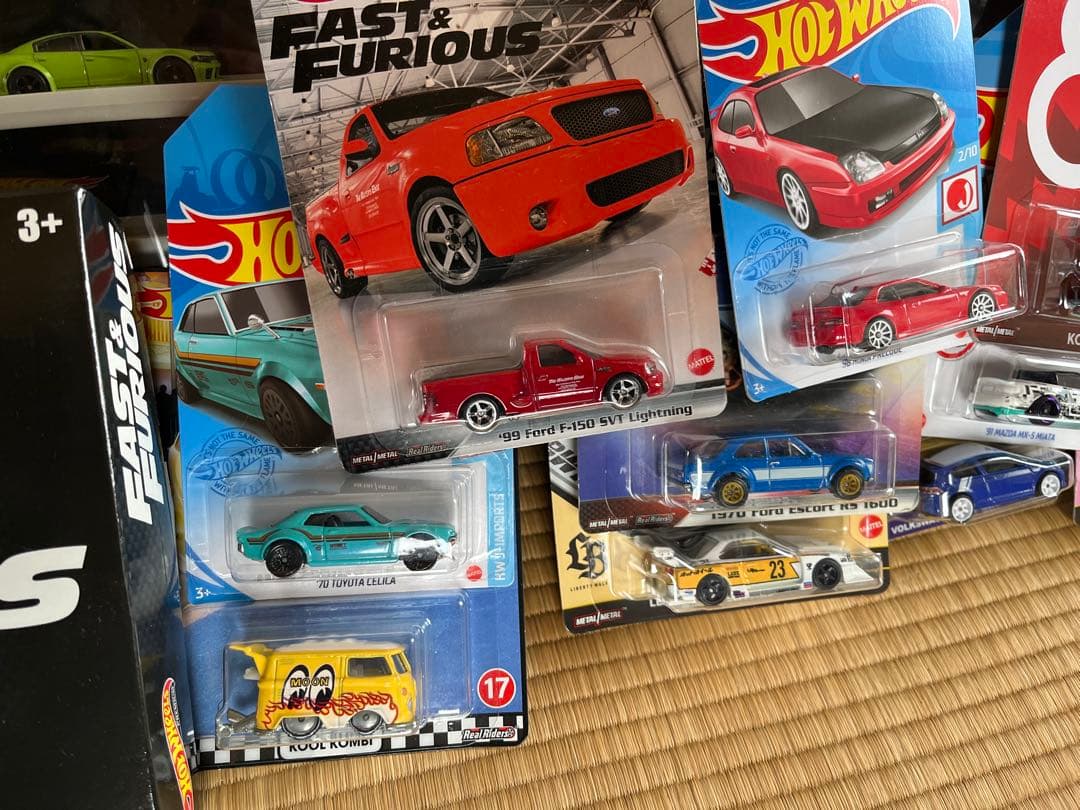 ホットウィール 48個とディスプレイ付き