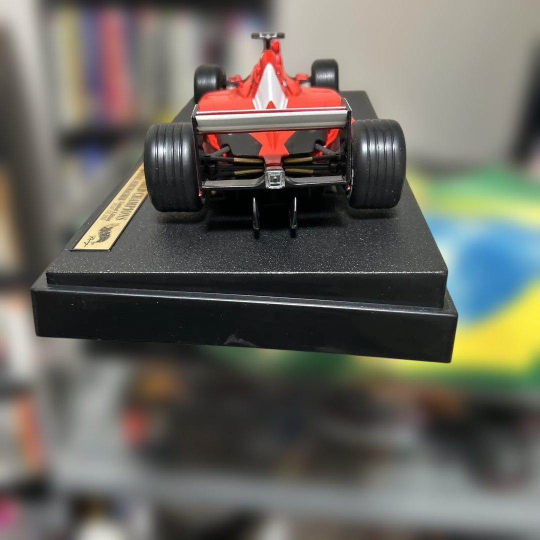 ミハエル・シューマッハ Ferrari F2001 ミニカー 1/18 限定版