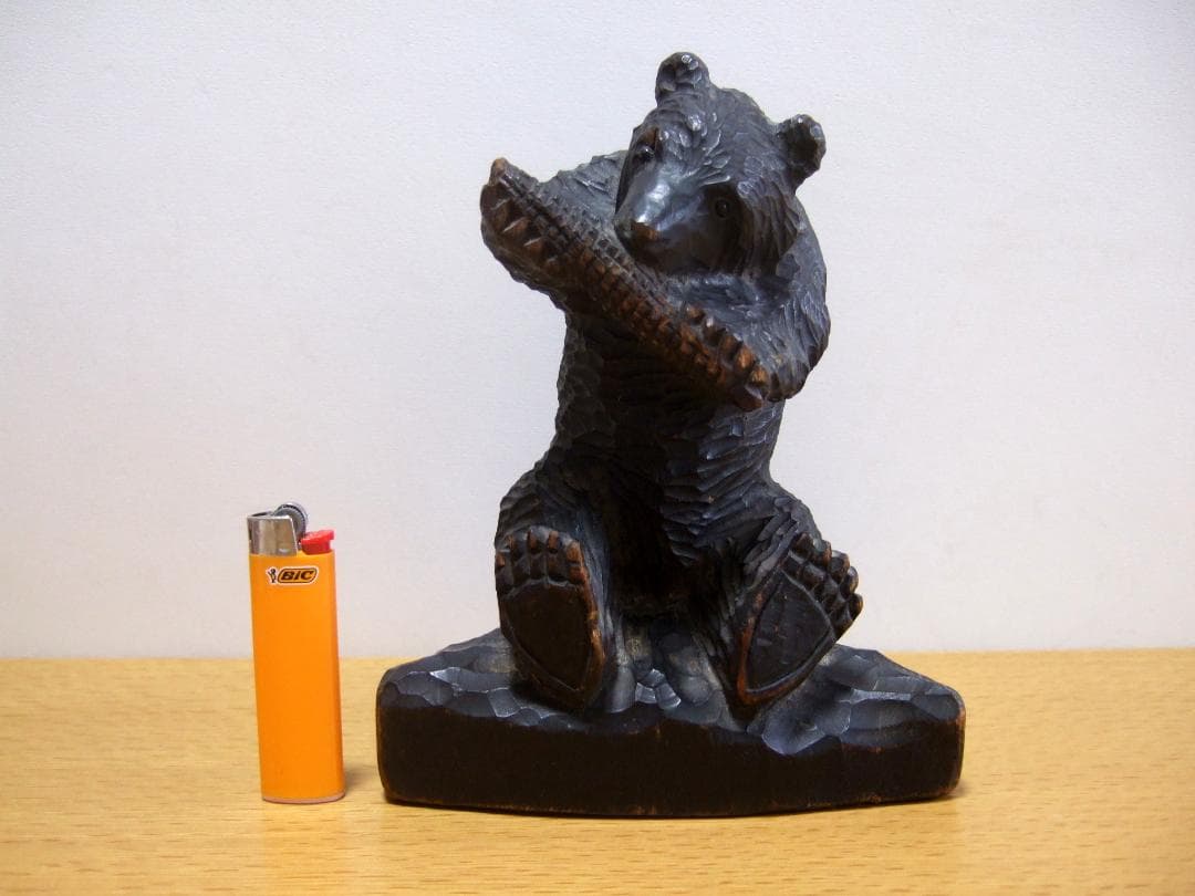 珍品 木彫り トウモロコシを食べる熊 ガラス目