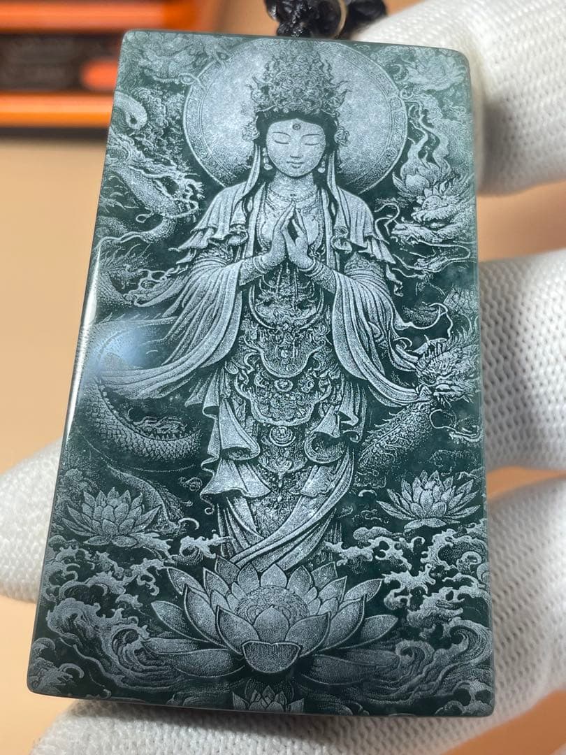 中国美術品・翡翠原石・観音盤龍・極細工3D浮彫・縁起・ペンダント・地上最強御守