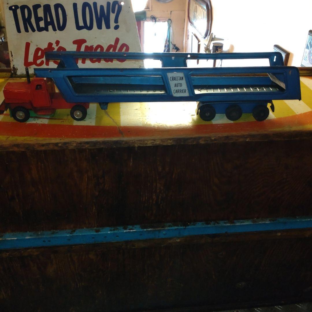 店じまいCrashtan トラックとキャリア おもちゃ