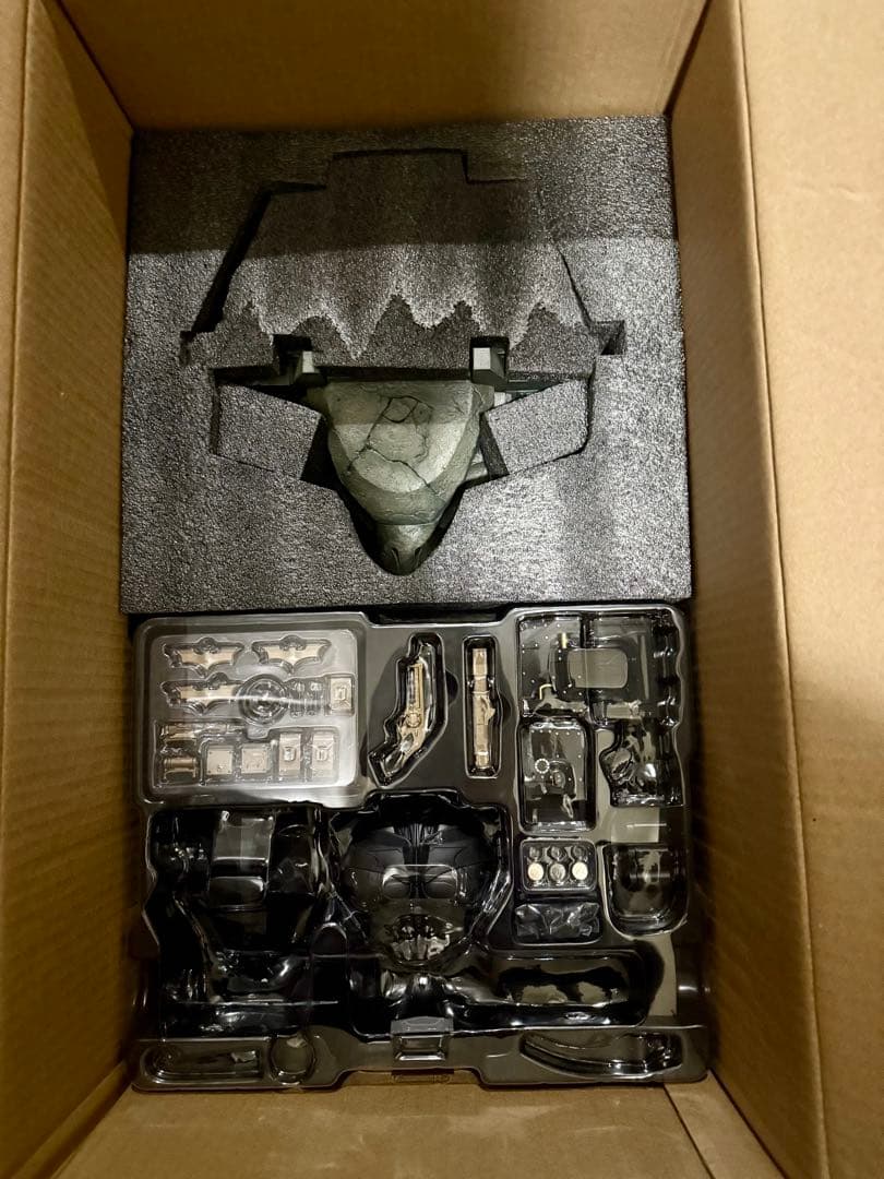 ホットトイズ『ダークナイト・トリロジー』 １／４スケールフィギュア　バットマン