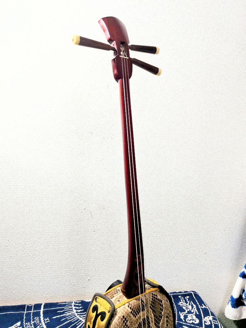 美品　沖縄三味線　本皮　ゆし木　真壁型