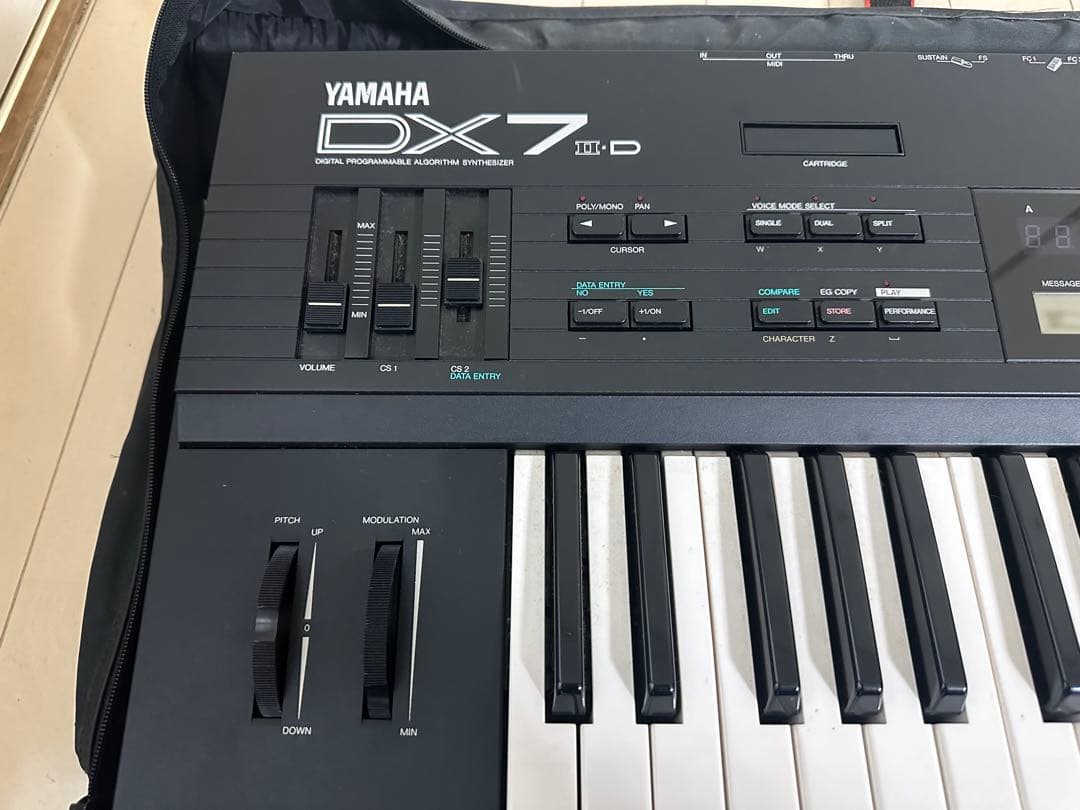 YAMAHA DX7II-D シンセサイザー