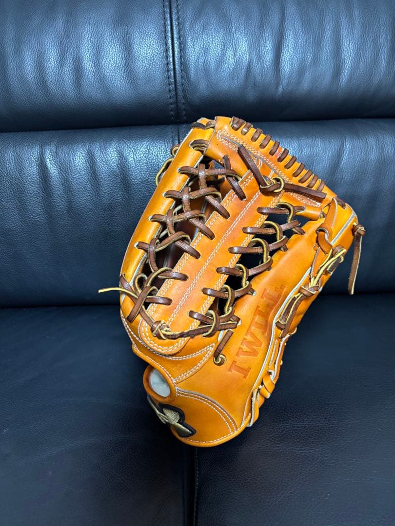 六*衛様 アンダーアーマー の硬式外野手