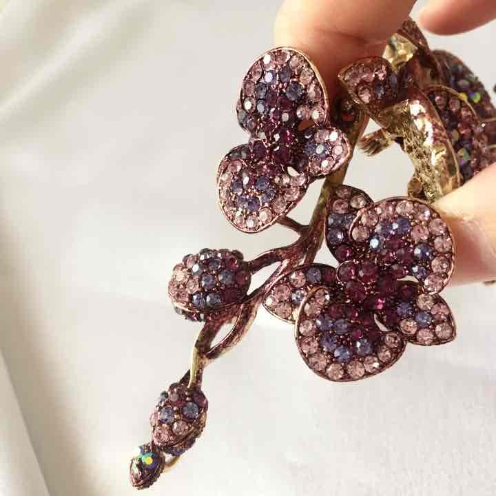 【ブローチ・ネックレス】フランス買い付け＊胡蝶蘭　髪につけても素敵です