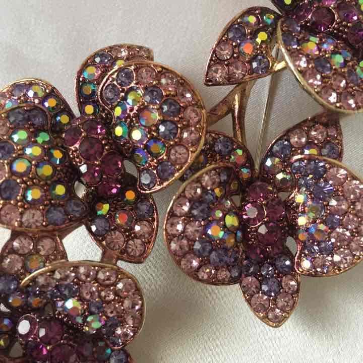 【ブローチ・ネックレス】フランス買い付け＊胡蝶蘭　髪につけても素敵です