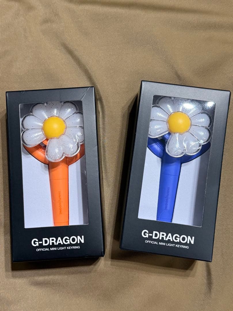 G-DRAGON　ジヨン 公式ミニペンライト キーリング キーホルダー2色セット