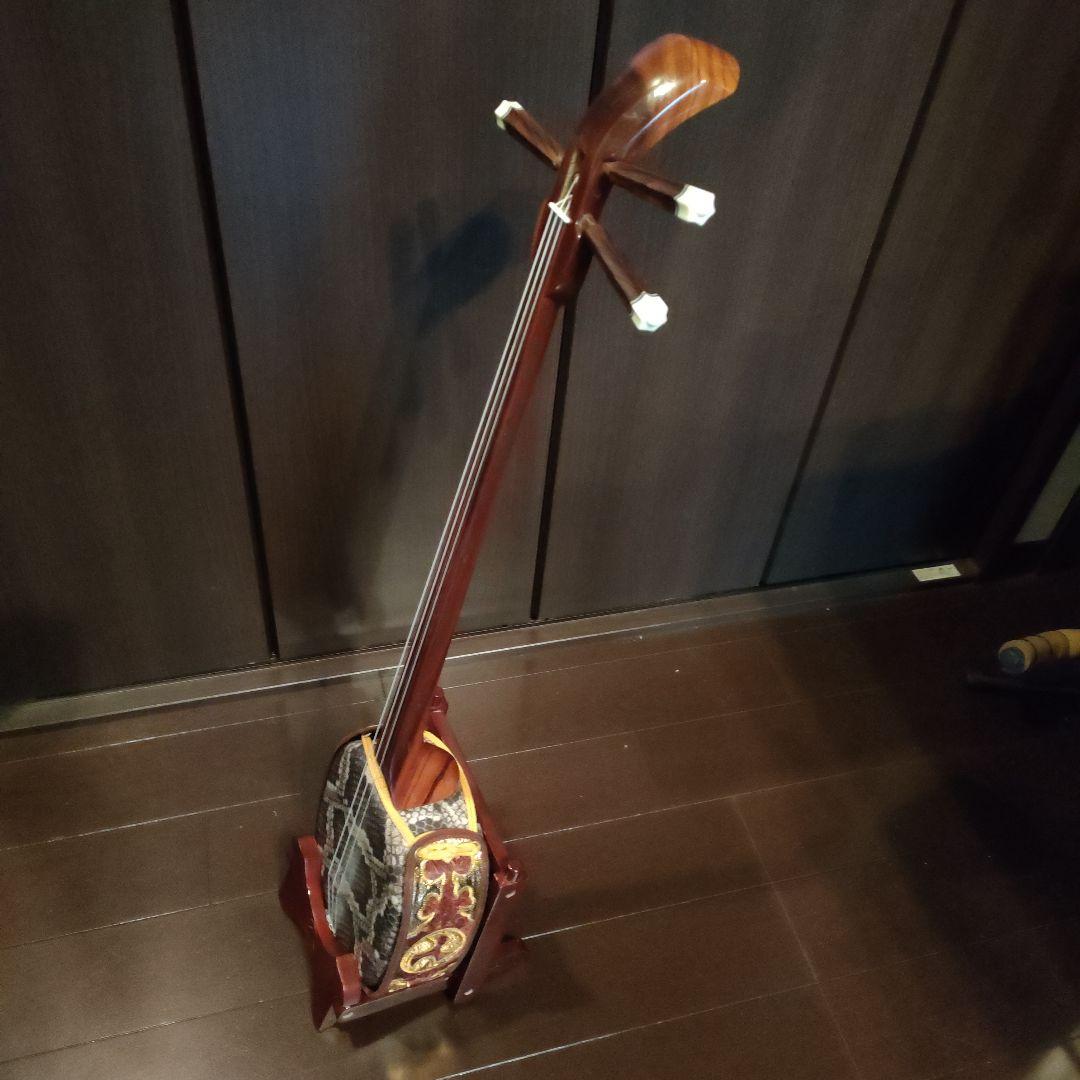 ☆三線本体、三線たて·チューナー·さんば·水牛ツメ☓2　おまけ…三線ケースセット