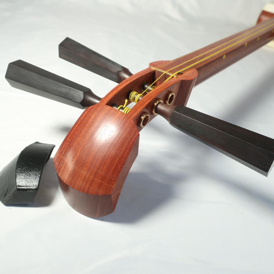 美品 津軽三味線 鼈甲撥 楽器ケース 予備弦 付属 和楽器