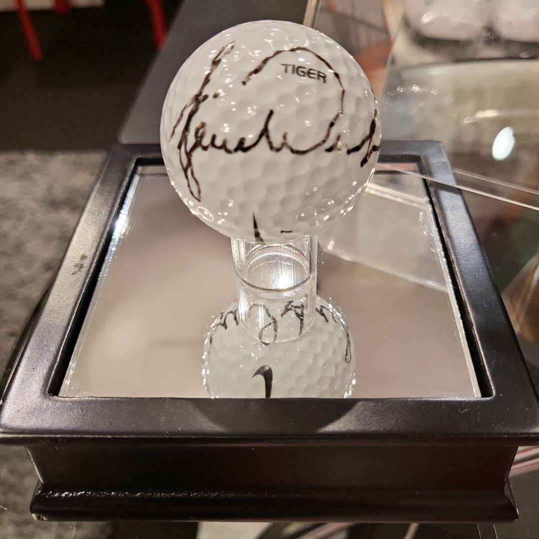 タイガーウッズ直筆サインボール