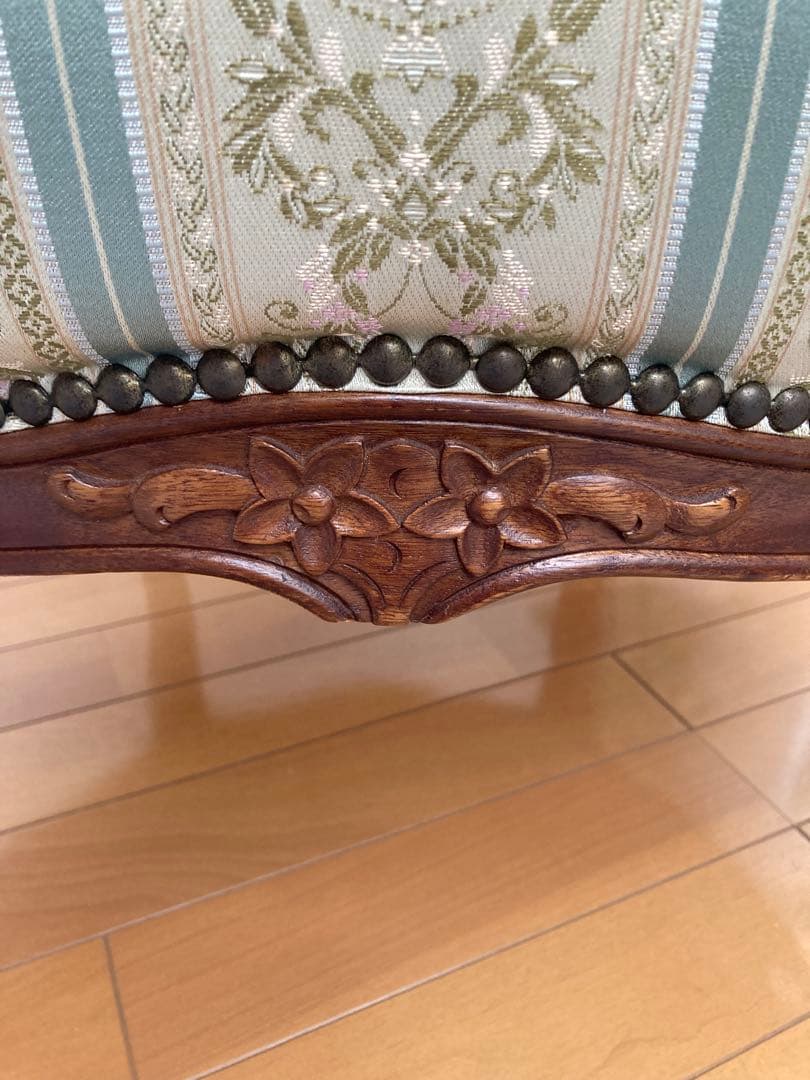 ラウンジチェアー　猫脚