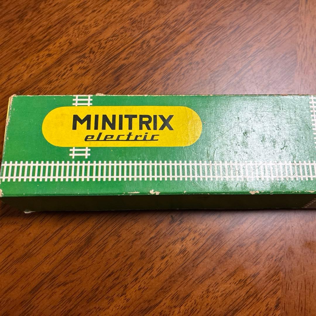 【更に値下げ】Nゲージ MINITRIXラインゴールド　機関車と客車の３両セット