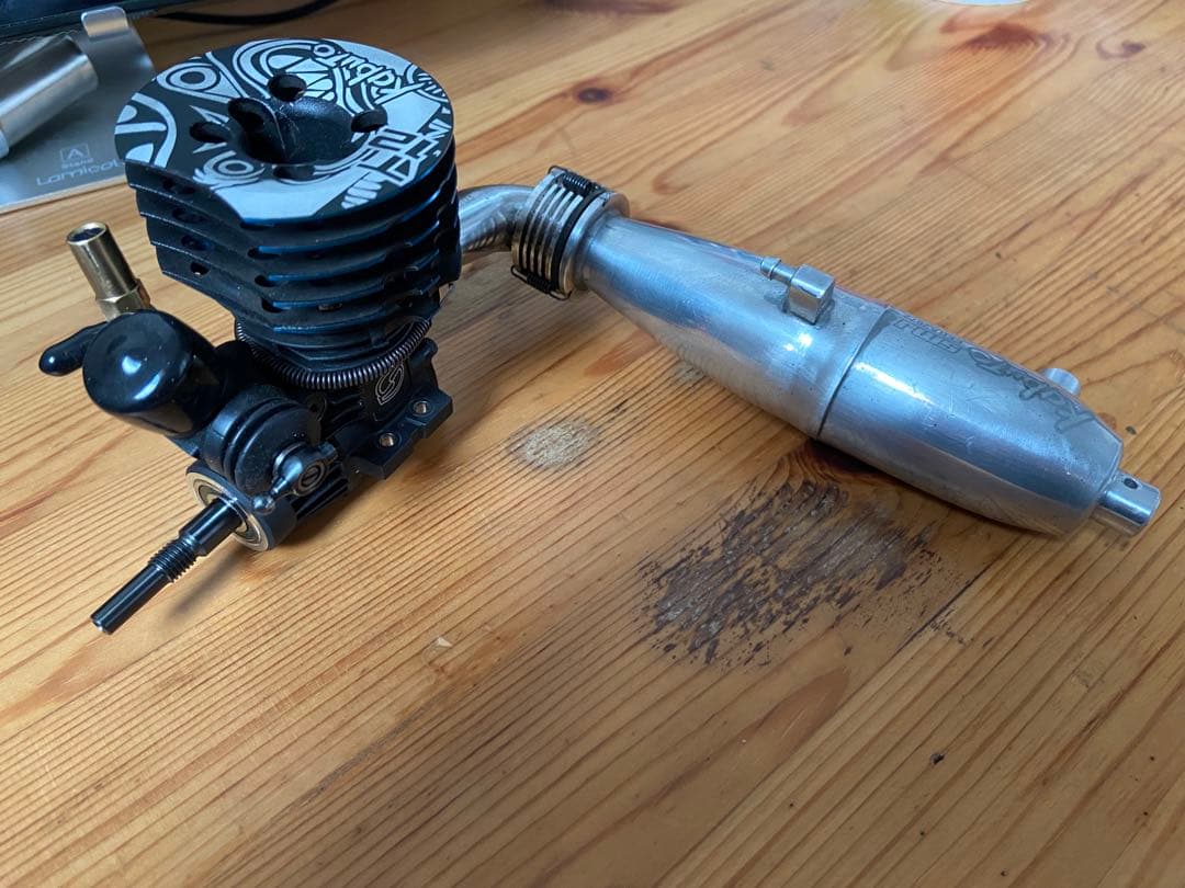 1／10 RCエンジン SMJ KABUTO T12エンジンとマフラー