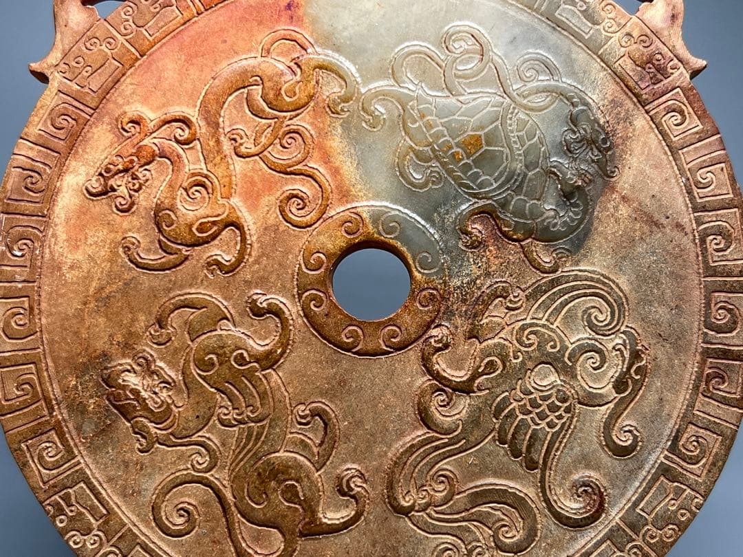 中国古美術　大型玉璧　賞物　旧蔵　置物　高古玉　本玉　雷紋四神獣　両面彫　箱付き